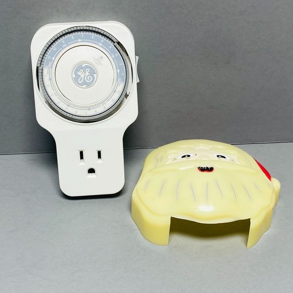 GE 24 Hour Outlet Timer Model GE5101 With Santa Face Cover - Picture 7 of 7